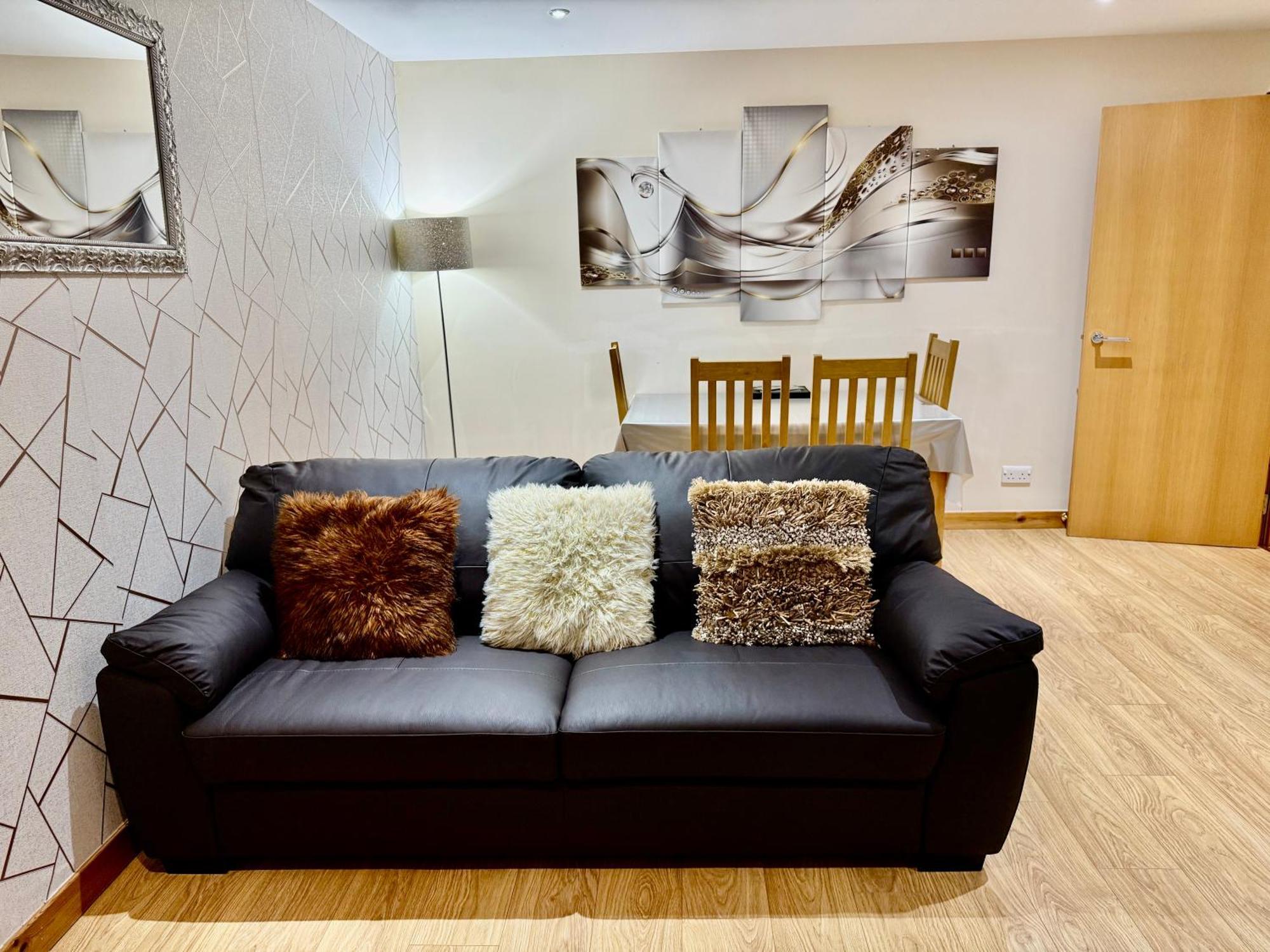 Azim And Suzi'S City Centre Apartment Inverness Exterior foto